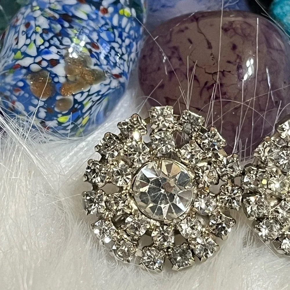 Gorgeous Rhinestones Screw Back Vintage Earrings